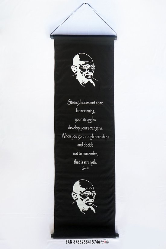 tissu mural; Gandhi, toile noire 'Strenght' avec texte anglais blanc, 122 x 35 cm.