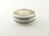 Zilveren ring met kabelpatronen - maat 20.5