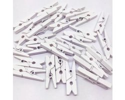 Kleine houten mini knijpers - 50 STUKS - Wit - Knijpertjes - Fotoknijpers - Geboorte wasknijpers - 2.5 CM - Kaartknijpers - Foto knijpers - Knijper om foto's aan op te hangen - Fotohouder - Knijpers - Wasknijpers - Kerstkaart hangers - Polaroid