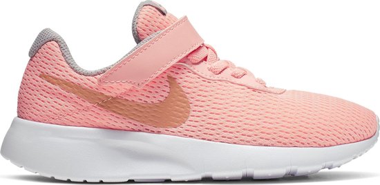 Nike Tanjun Gpv Meisjes Sneakers - Pink Tint/Mtlc Rose Gold-Atmosphere Grey  - Maat 32 | bol.com