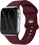 xoxo Wildhearts siliconen bandje - Geschikt voor Apple Watch - Series 1/2/3/4/5/6/7/8/9/10/11/12/SE - Maat: 38 mm / 40 mm / 41 mm / 42 mm - Horlogeband - Sport bandje voor iWatch - Burgundy / Bordeaux Rood