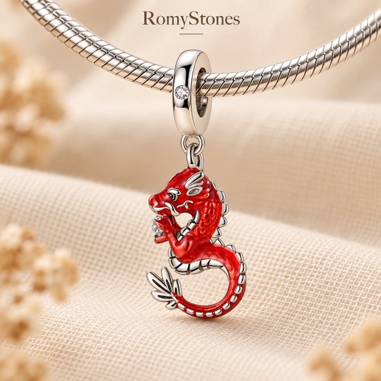 RomyStones rode drakenbedel van 925 sterling zilver aan een zilveren armband.