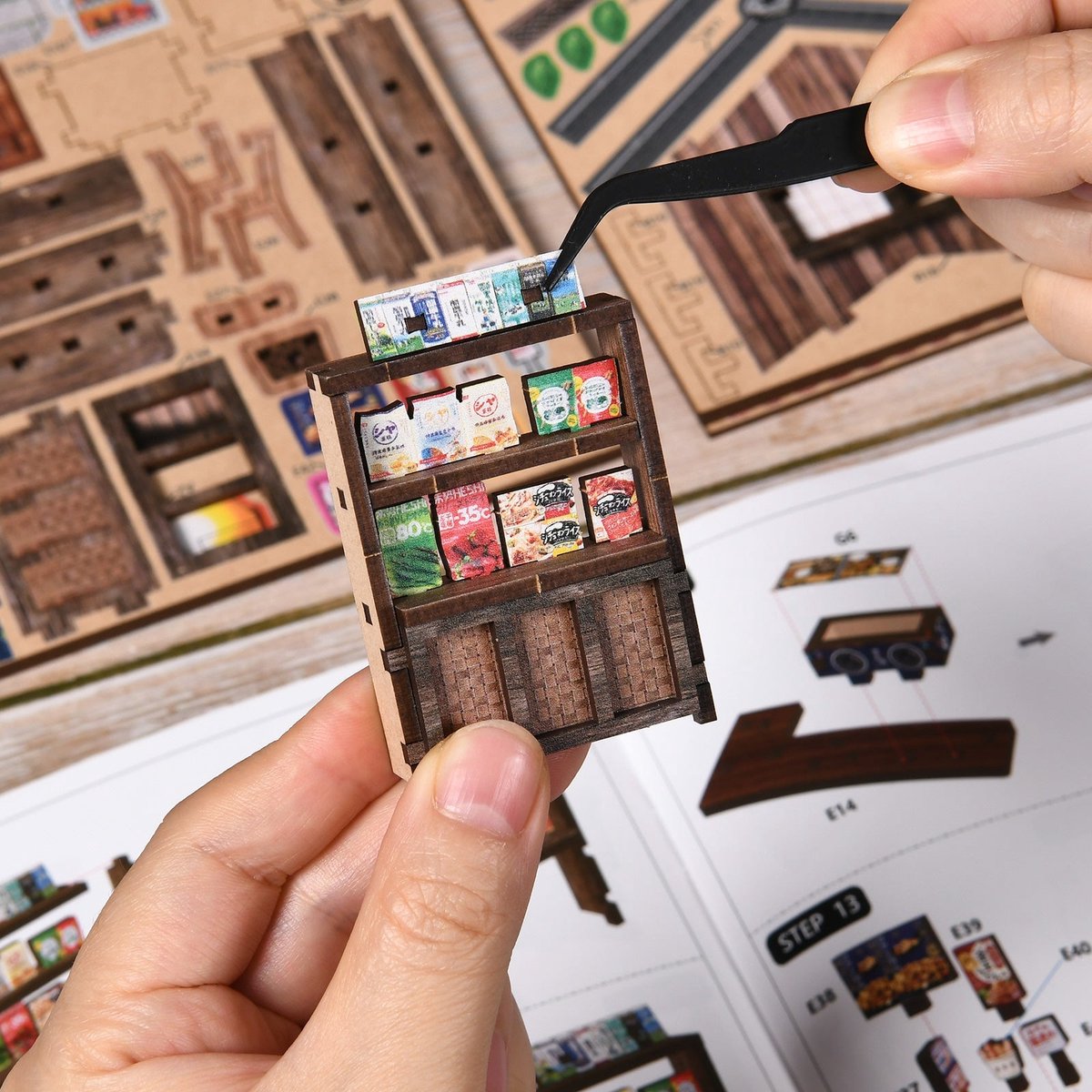 Miniatuur bouwpakket Kasuga Grocery Store - 3D Puzzel met Handleiding - DIY - Miniatuur Modelbouw Hout Kinderen en Volwassenen - Houten bouwpakket - Assemblr