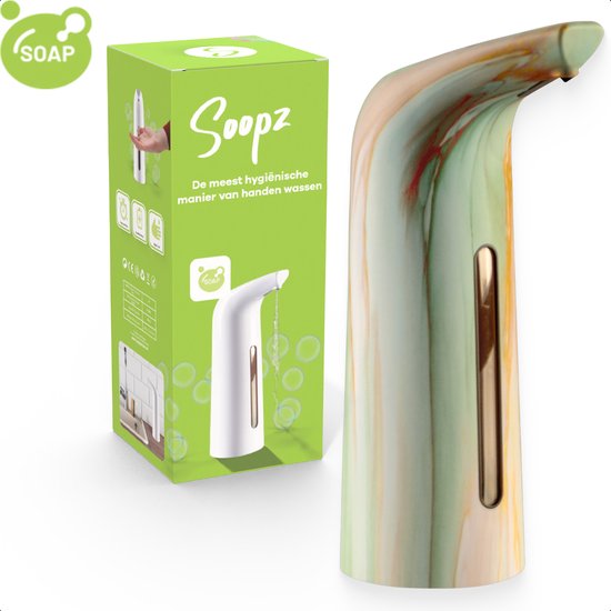 Soopz automatische zeepdispenser in groen marmerlook, naast de groene verpakking.
