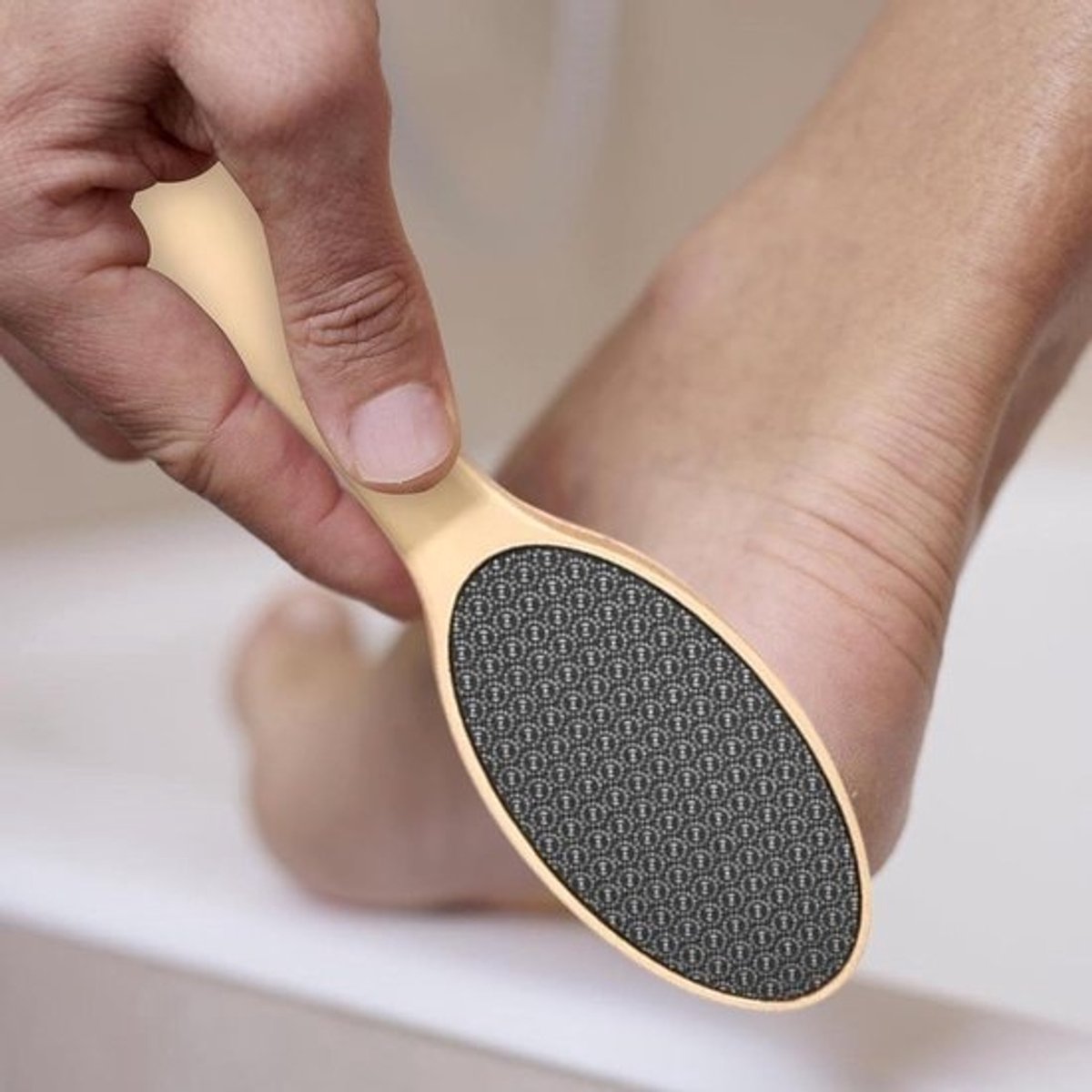 Glazen Voetvijl - Eeltverwijderaar Hiel - Voetverzorging Thuis - Ergonomische Grip - 21 x 6 cm - Transparant