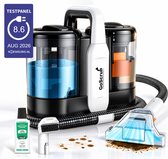 GoScrub tapijtreiniger met zwarte en witte behuizing, blauwe vloeistof in het reservoir, en een fles GoScrub reiniger.