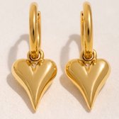 Lundholm Luxe Oorringen Dames Goud Kleurig – Premium Stainless Steel Jewellery Gold Plated – Gouden Oorbellen met Hartjes Hanger (2,8 × 1,6 cm) – Scandinavisch Design – My Saltrup Serie – Liefdes Sieraad Inclusief Luxe Geschenkverpakking
