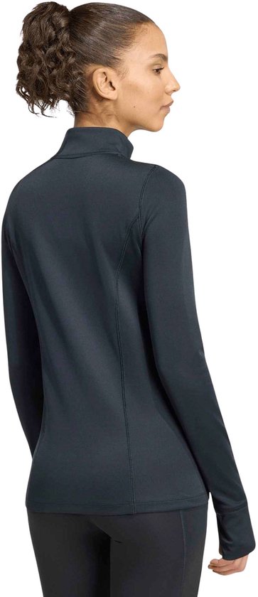 Zicht op de achterkant van een zwart Adidas sportshirt voor dames met halve rits.