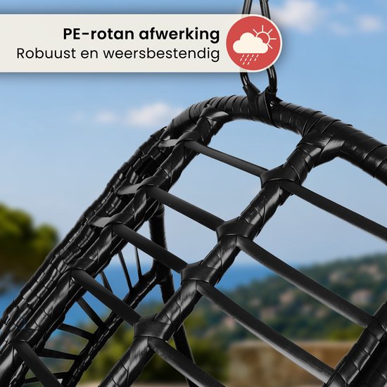 Zwarte PE-rotan afwerking van de hangstoel, robuust en weerbestendig.