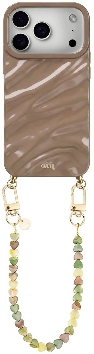 xoxo Wildhearts Taupe Glaze telefoonhoesje met koord - geschikt voor iPhone 17 Pro - Shell Hearts Olives (kort koord) - Dream hoesje met telefoonkoord - Glimmende silicone case met plooien - Hartjesketting - Groen - Beige