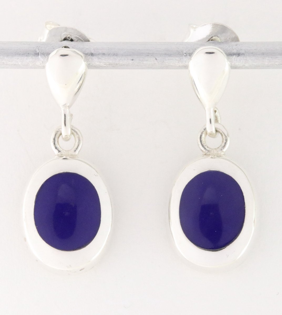 Hoogglans zilveren oorstekers met lapis lazuli