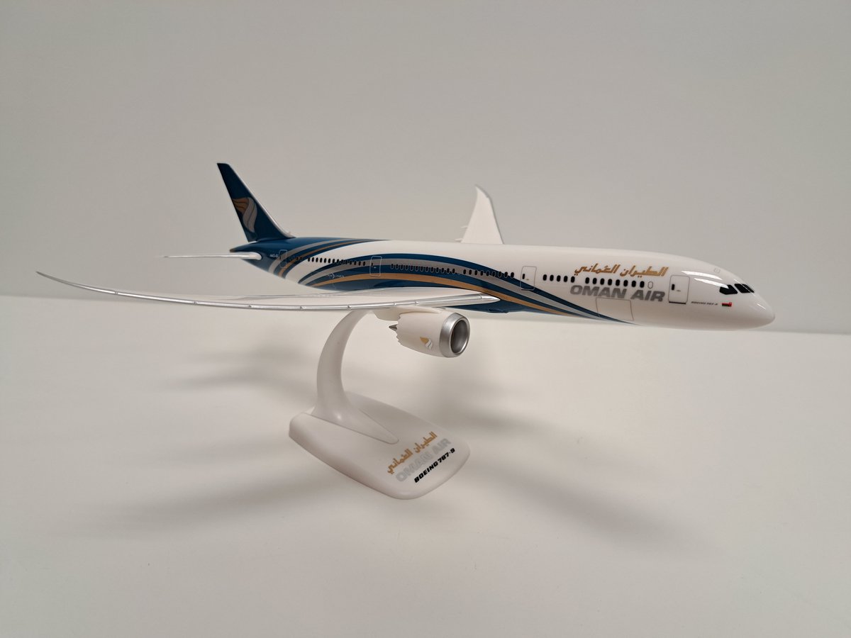 schaalmodel vliegtuig Oman Air boeing 787-9 schaal 1:200 lengte 31,5cm
