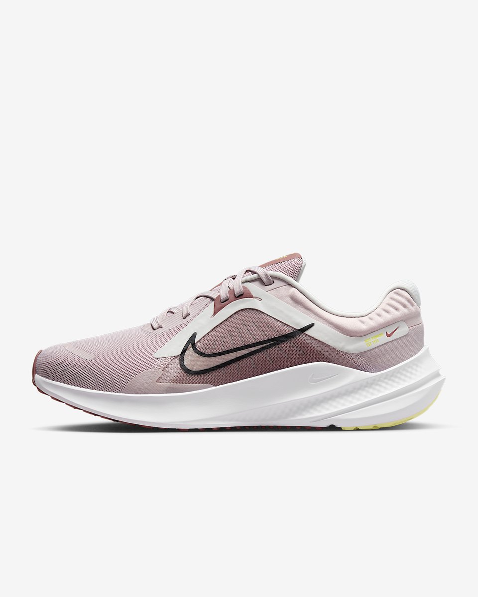 Nike - Quest 5 - Sneakers - Dames - Roze/Wit