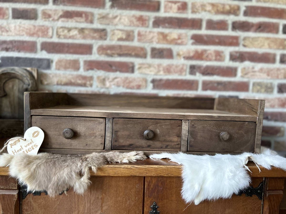 Creaties van hier – Brocante Houten Ladenkast - 3 lades - 60x30x15 cm - met houten hartje