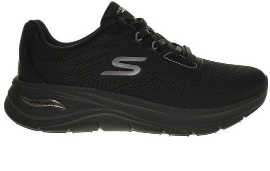 Zwarte Skechers sneaker met een dikke zool met 'Arch Fit' logo en een zilveren S-logo.