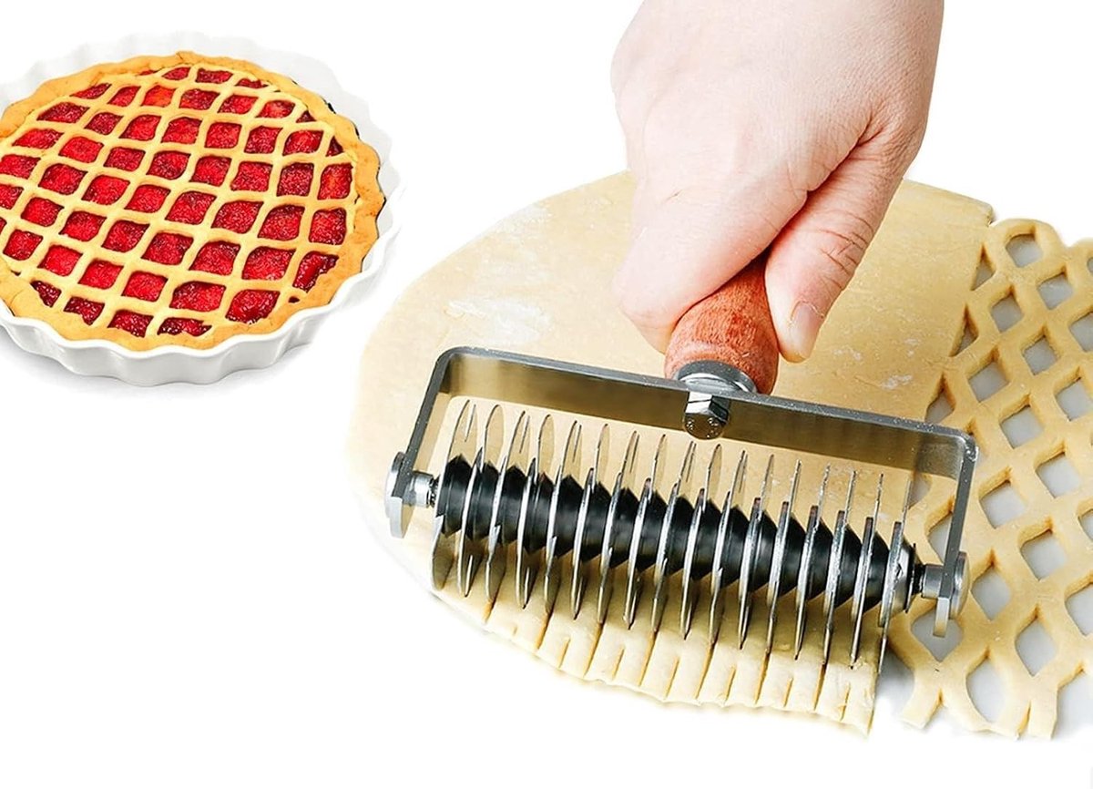 RVS deegsnijder met houten handvat, ideaal voor het snijden van pizza- en taartdeeg, perfect voor bakken en decoreren van gebak