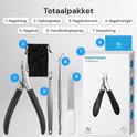 Een set voor nagelverzorging, bestaande uit: 1. Nageltang, 2. Opbergzakje, 3. Pincet, 4. Nagelreiniger, 5. Nagelvijl, 6. Handleidingskaartje, 7. Verpakking. De verpakking bevat een nagelknipper.