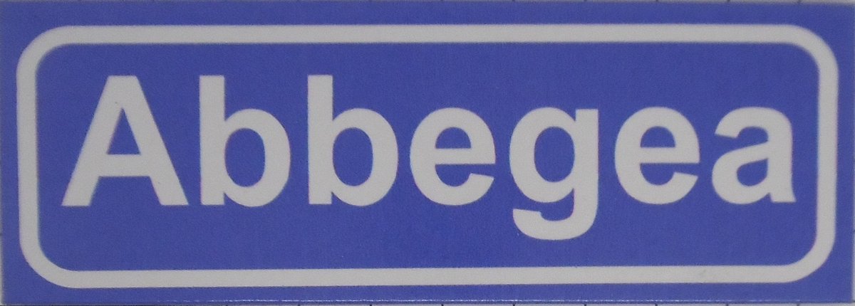 Souv© - koelkast magneet - plaatsnaam bord - kombord - souvenir - koelkastmagneetje - relatiegeschenk Abbegea