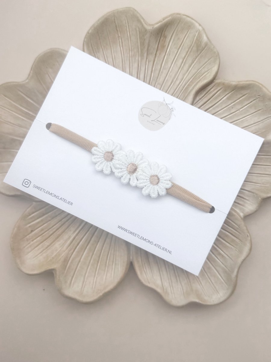 Haarband Madelief - Brons - Newborn Haaraccessoires - Elastiche Haarband - Haarbandjes voor Baby & Newborn - Haarbanden voor Meisjes & Kinderen - Kraamcadeau - Babyshower