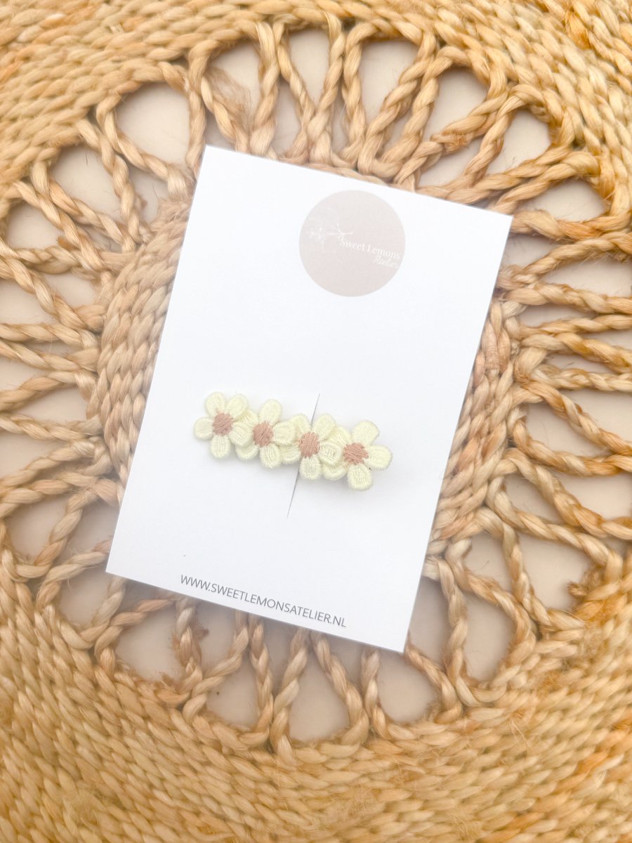 Haarspeldje - Little Flowers - Crème - Alligator Haarspeldjes - Haarspeldjes voor Meisjes & Kinderen - Verjaardagscadeau - Haaraccessoires voor Peuters & Kleuters
