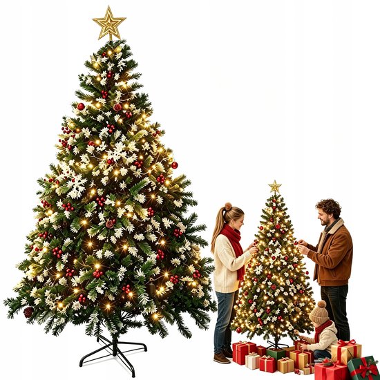 Twee kerstbomen met sneeuw, kerstverlichting, rode bessen en cadeaus. Een gezin versiert de kleinere boom.