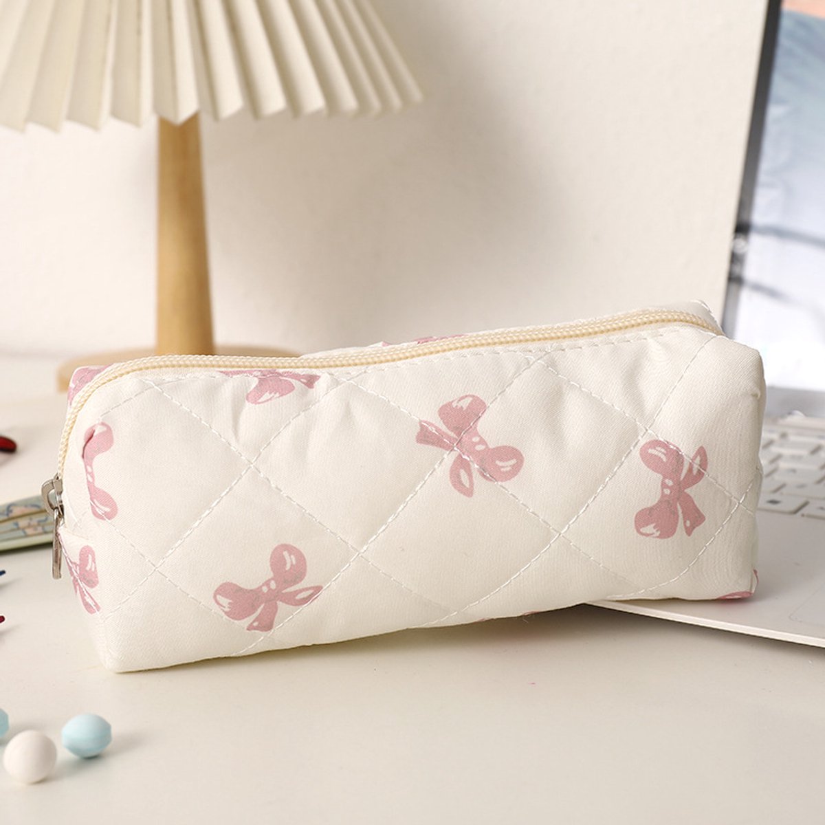 Pennenetui - Pennendoos - Tas - Make-uptas - Sleuteletui - 17x6x7cm - Geschikt voor het opbergen van diverse pennen, linialen, gummen en andere schoolspullen; kan ook gebruikt worden als sleuteletui en aktetas - Roze strik