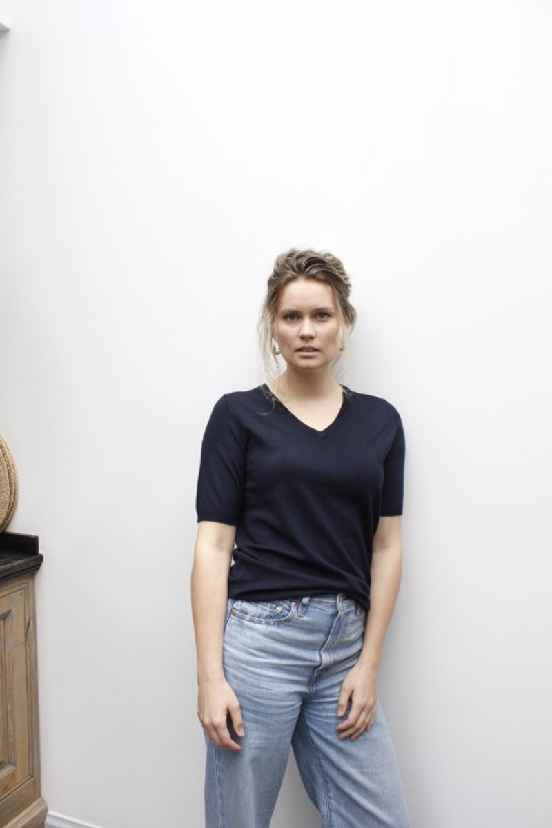 MOOI! Company - Dames Top Maya - V-hals, korte mouw, gebreide viscose - Kleur Navy - Maat S