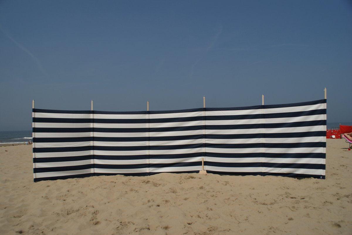 Strand Windscherm 7 meter dralon marine blauw/wit met houten stokken