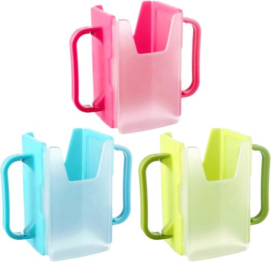 Drie drinkpakjeshouders in het roze, lichtblauw en limoengroen, elk met twee handvatten.