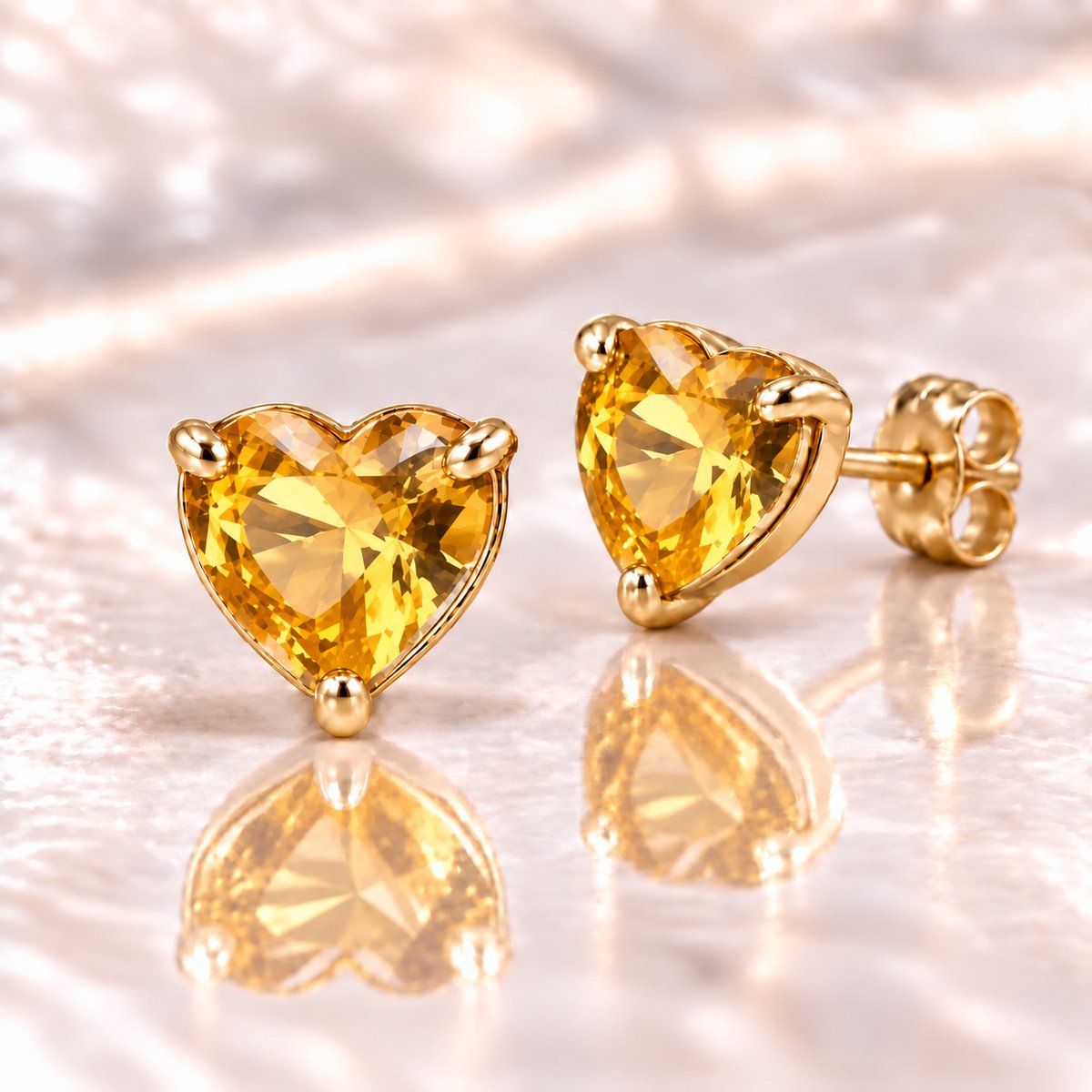 Maevi® Geboortesteen Oorbellen - Hartje / Heart - Maand: November - Kleur: Goud - Formaat: 9mm - RVS / Stainless Steel / Roestvrijstaal - Geboorte Sieraden / Kraamcadeau / Verjaardag - Oorbellen / Oorknopjes - Hoge Kwaliteit - Incl. Luxe Verpakking