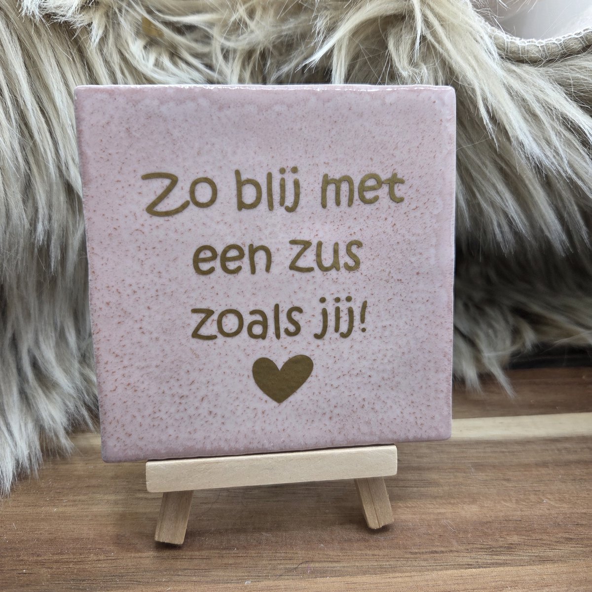 CreaCraft Robuust wenstegeltje: Zo blij met een zus zoals jij! - Tegeltje met tekst - Cadeau voor familie, zus of zomaar – Wenstegeltje - Brievenbuscadeau - CreaCraft - Vriendschap Robuust lichtroze/Goud