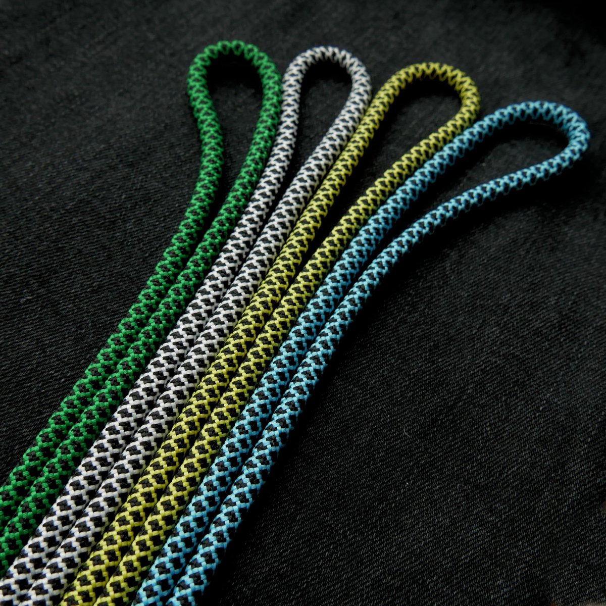 trage.band® kort verstelbaar polsband, 4 donkere gepatterede - ShopVlot