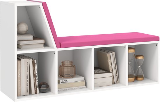 Witte opbergbank met vijf open vakken, gevuld met boeken en decoratie, voorzien van een felroze kussen.