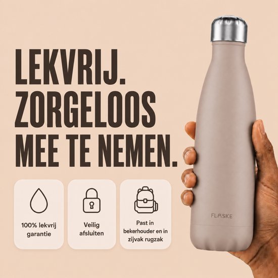 Hand met een lichtbruine, lekvrije drinkfles van 500 ml met zilveren dop. Tekst: Lekvrij, zorgeloos mee te nemen.