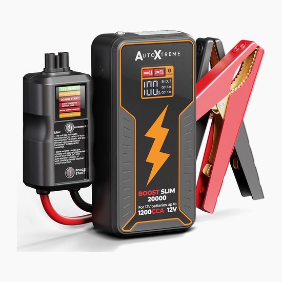 AutoXtreme Boost Slim 20000 jumpstarter met rode en zwarte startklemmen en display op de kabel.