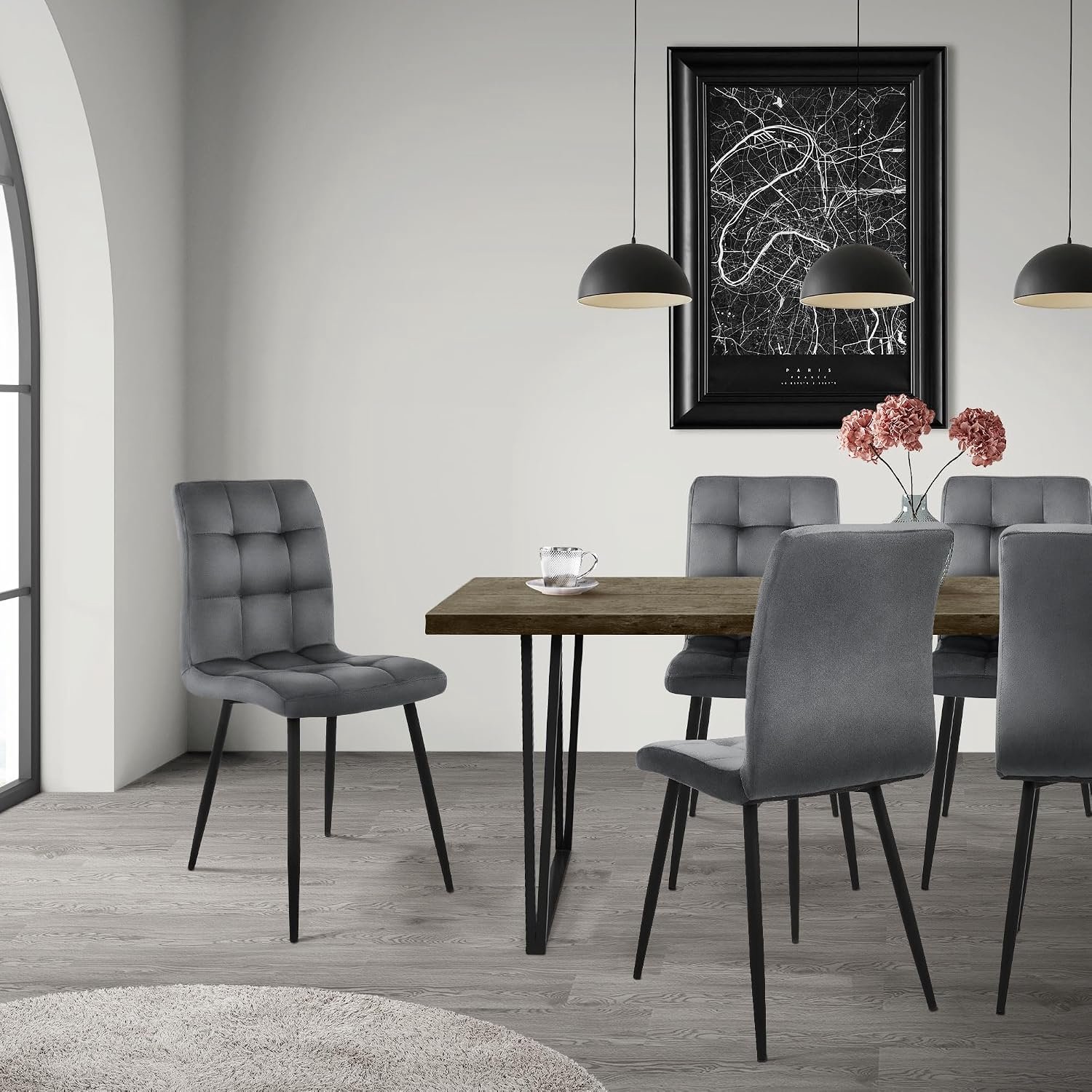 Set van 4 Luxe Eetkamerstoelen met Fluwelen Bekleding Antraciet – Moderne Gestoffeerde Keukenstoelen met Ergonomische Rugleuning en Zwarte Metalen Poten – Comfortabele Stoelen voor Eettafel, Woonkamer en Keuken – 41 x 49 x 89 cm