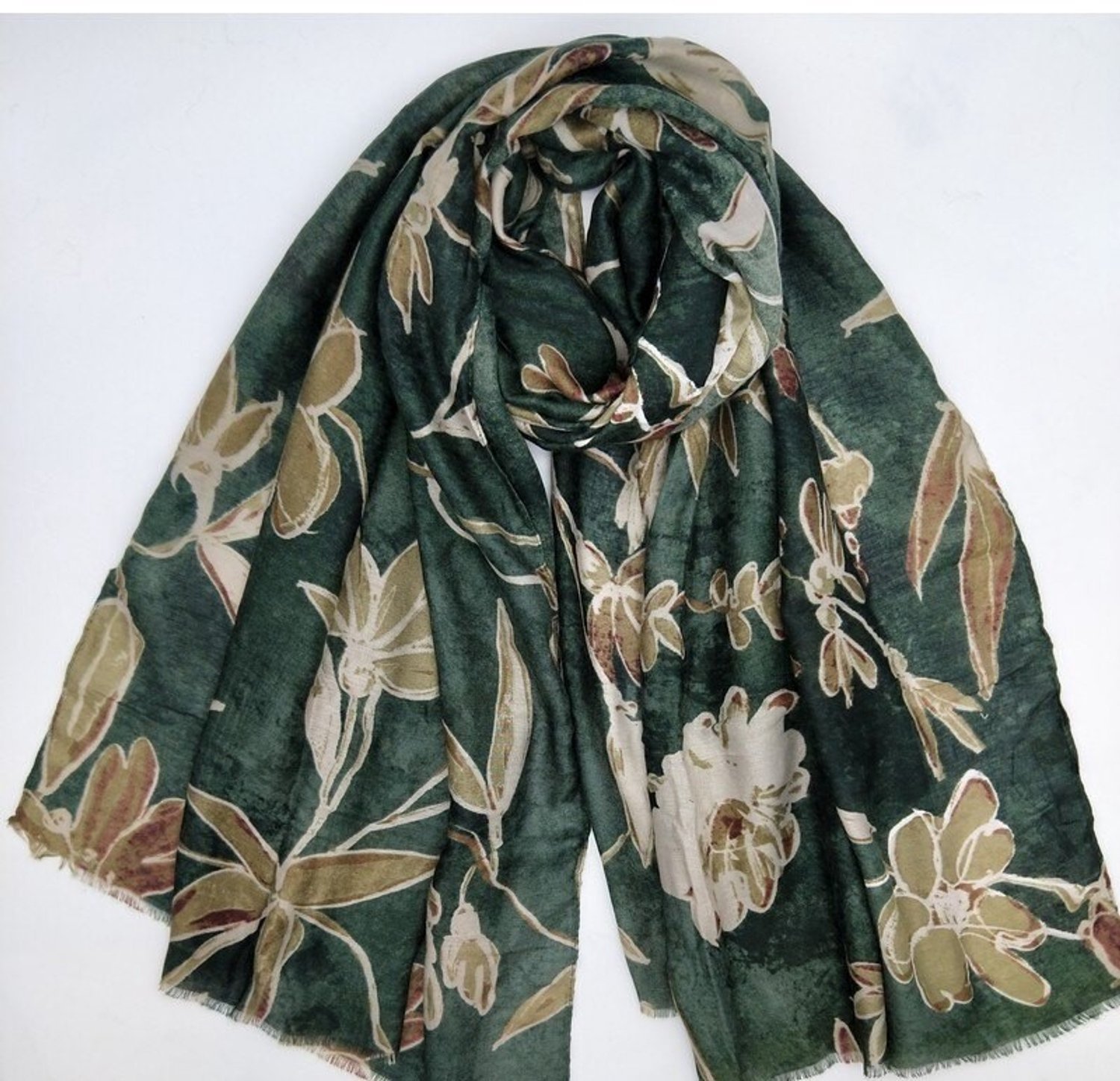 Lange dames sjaal Ingeborg-gebloemd motief-groen beige olijfgroen bruin evergreen