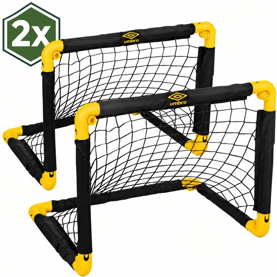 Set van twee Umbro voetbaldoelen in zwart en geel.
