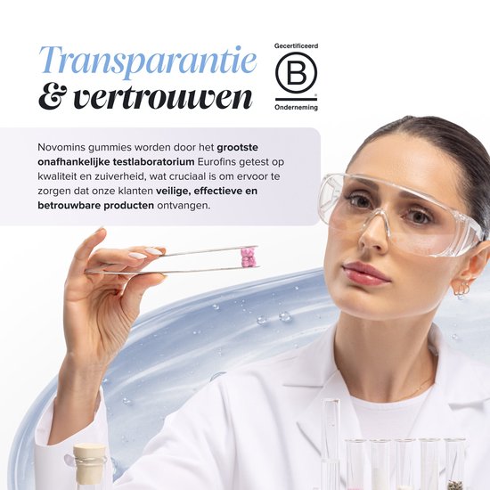 Laborant in witte jas met veiligheidsbril houdt een roze gummy vast met een pincet, met B-Corp logo.