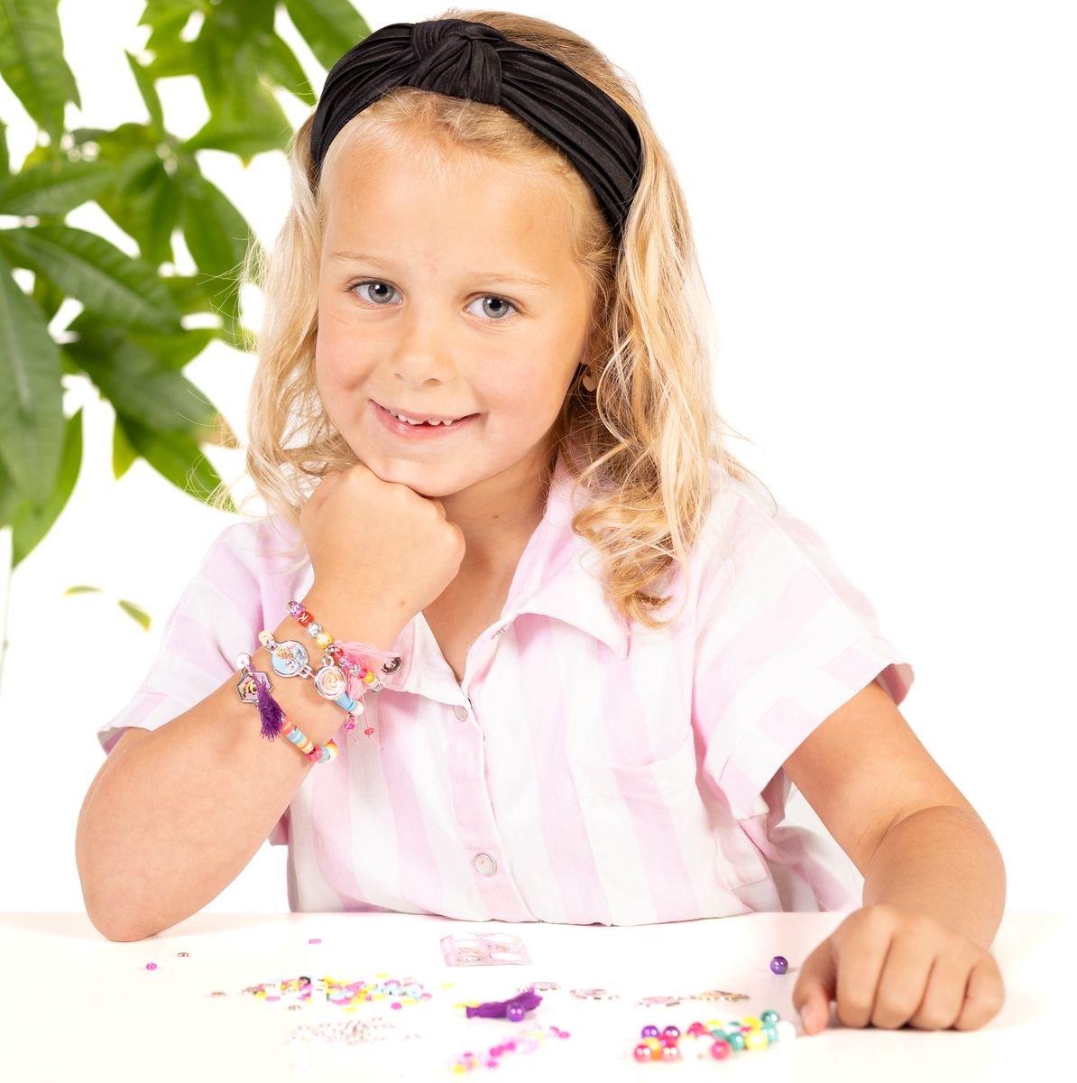 PAW Patrol 2-in-1 Knutselkoffer - 4 armbandjes maken - 300+ kralen - 6 gipsfiguren gieten en schilderen - Speelgoed Kinderen - Knutselen - Voor meisjes en jongens - Vanaf 5 jaar - Totum — afbeelding 10