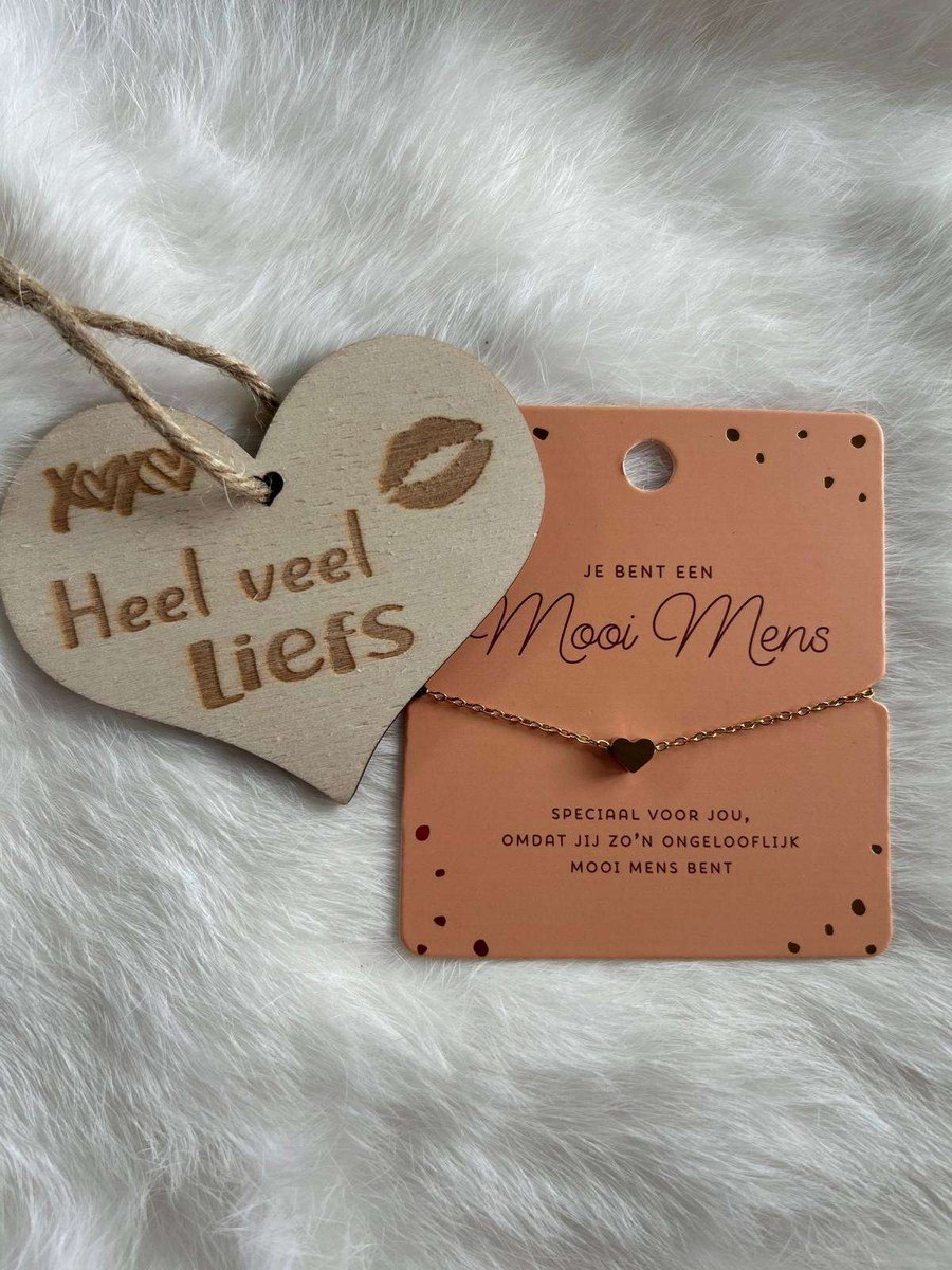 Creaties van hier – Hart Armband - goud – 8x9 – verstelbaar - Mooi mens - met houten hartje