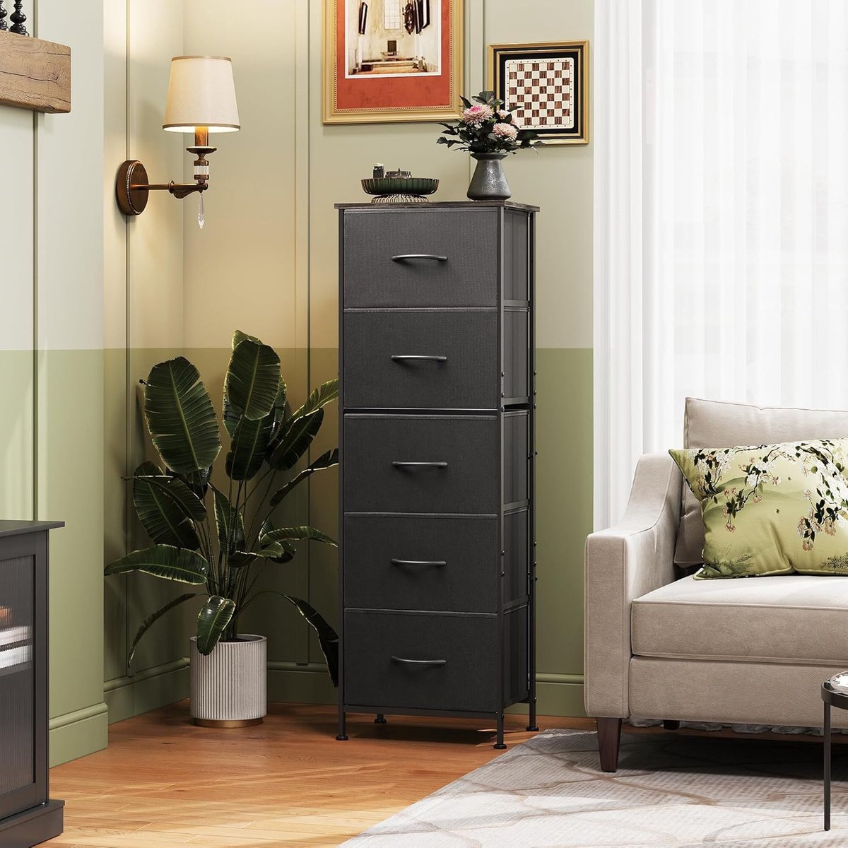 Zwarte opbergkast met 5 laden stalen frame stoffen laden en houten blad afmetingen 45*30*115 cm geschikt voor slaapkamers woonkamers en andere ruimtes anti-kantelontwerp