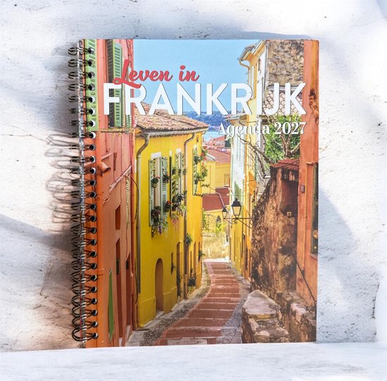 Agenda 2027 met een kleurrijke straat van Frankrijk.