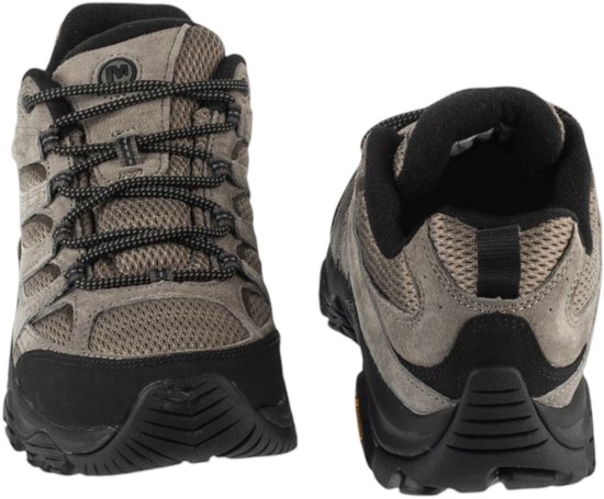 Voor- en achterkant van een grijze Merrell wandelschoen met veters, mesh-details en zwarte rubberen neus.