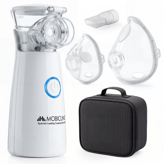 Draagbare witte Mobiclinic vernevelaar met mondstuk, maskers voor volwassenen en kinderen, en zwarte draagtas.
