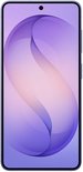 Frontaal aanzicht van een Cobalt Violet smartphone met een abstract paars S-vormig thema op het scherm.