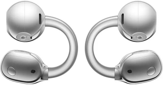 Twee zilverkleurige oordopjes met een uniek C-vormig ontwerp en een glanzende, metallic afwerking.