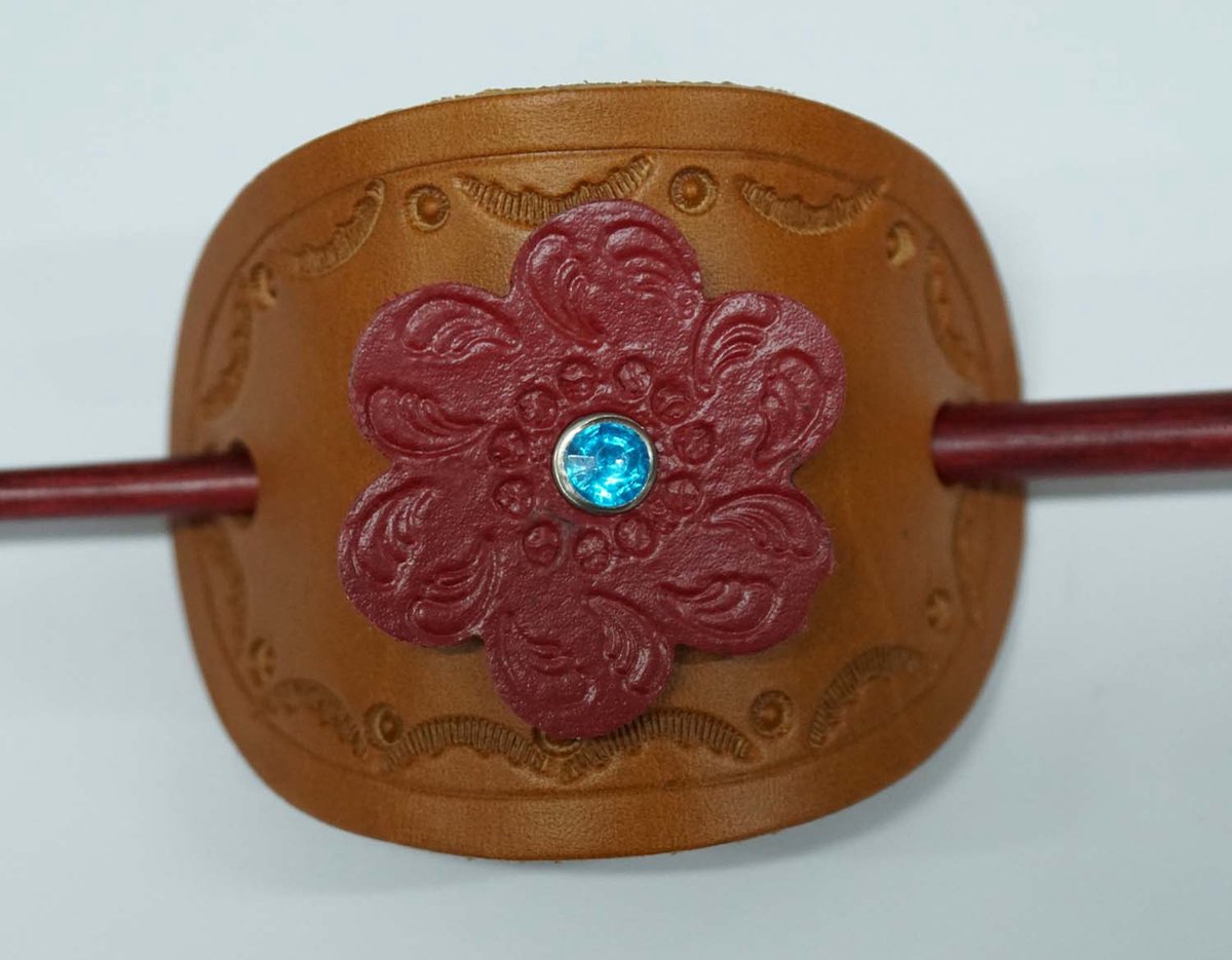 Bruin leren haarspeld met rode bloem + houten haarstokje - bloemen lederen haarspeld - leren bloemen haarspeld - dames haarspeld - handgemaakte haarspeld - haarspeld voor dik haar - stevige haarspeld - soepele haarspeld