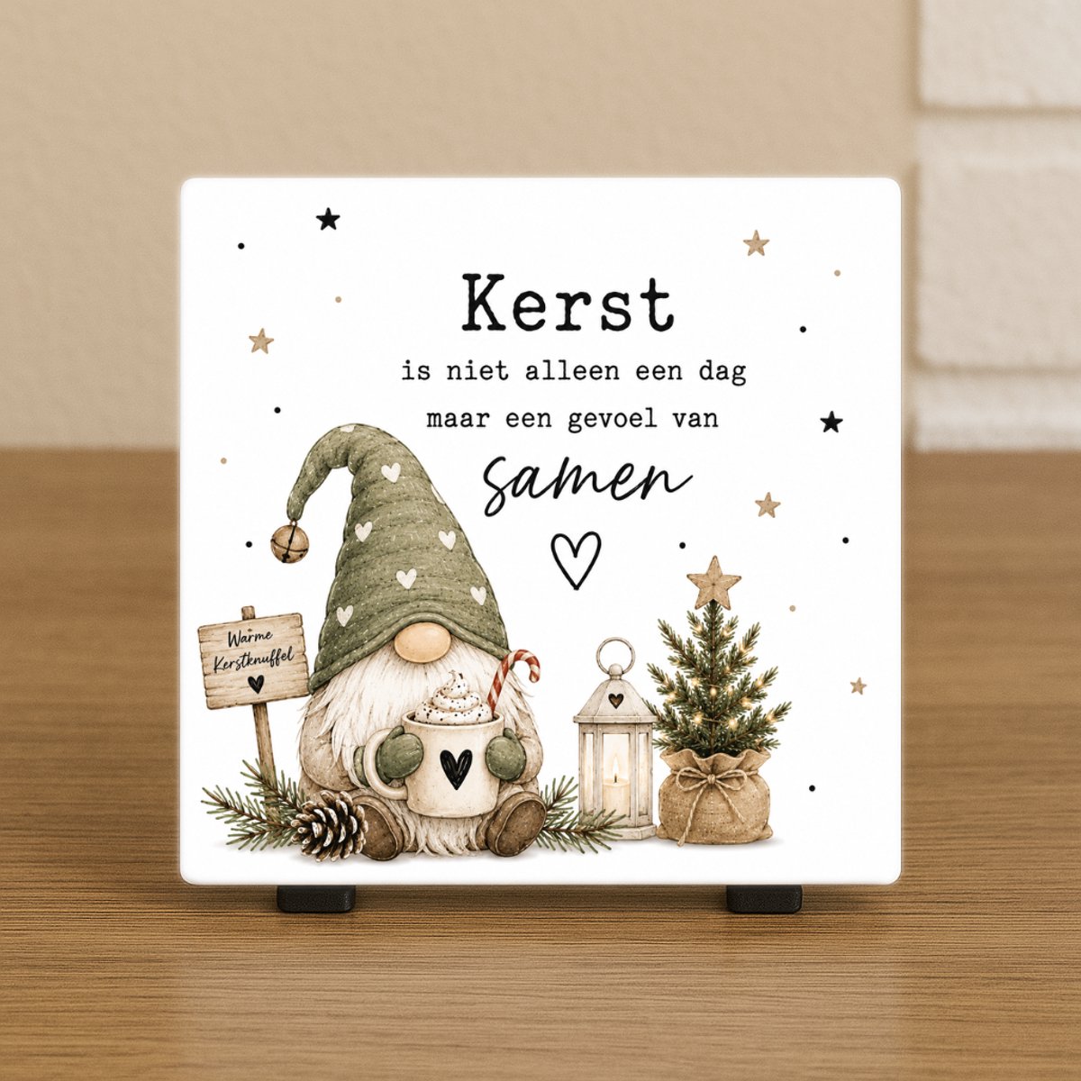 CreaCraft Spreuktegel: Kerst is niet alleen een dag maar een gevoel van samen. Gnome - Kerst tegeltje met tekst – Cadeau voor familie, vriend, vriendin, collega, kerst, feestdagen of zomaar – Wenstegeltje - Brievenbuscadeau - CreaCraft