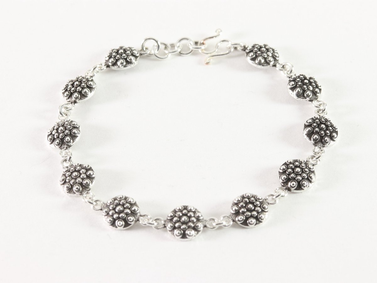Zilveren armband met fijne bewerkte ronde schakels